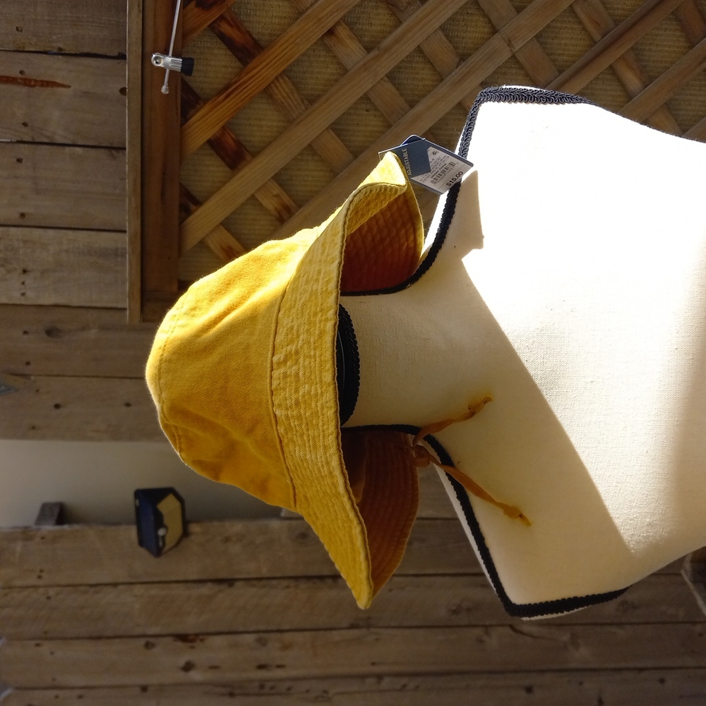 Universal Thread adjustable hat - Picture 2 of 5